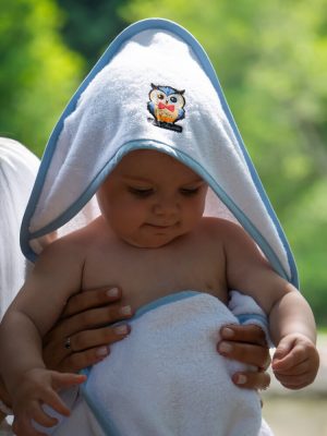 Sortie de Bain pour garçon Luluchouette modèle Henry couleur bleu et blanc